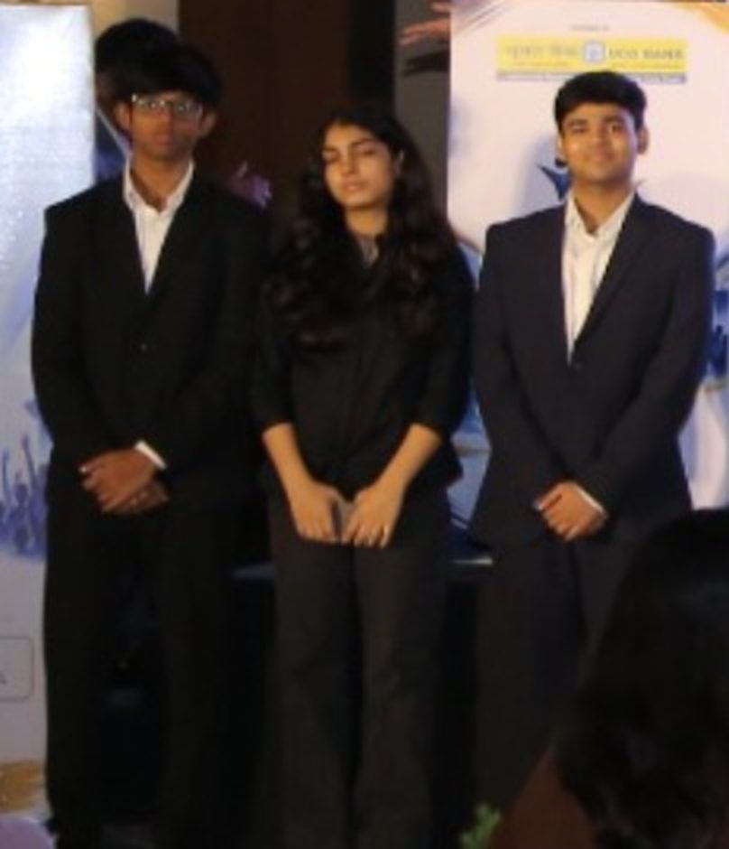 The Verdelle team standing on stage